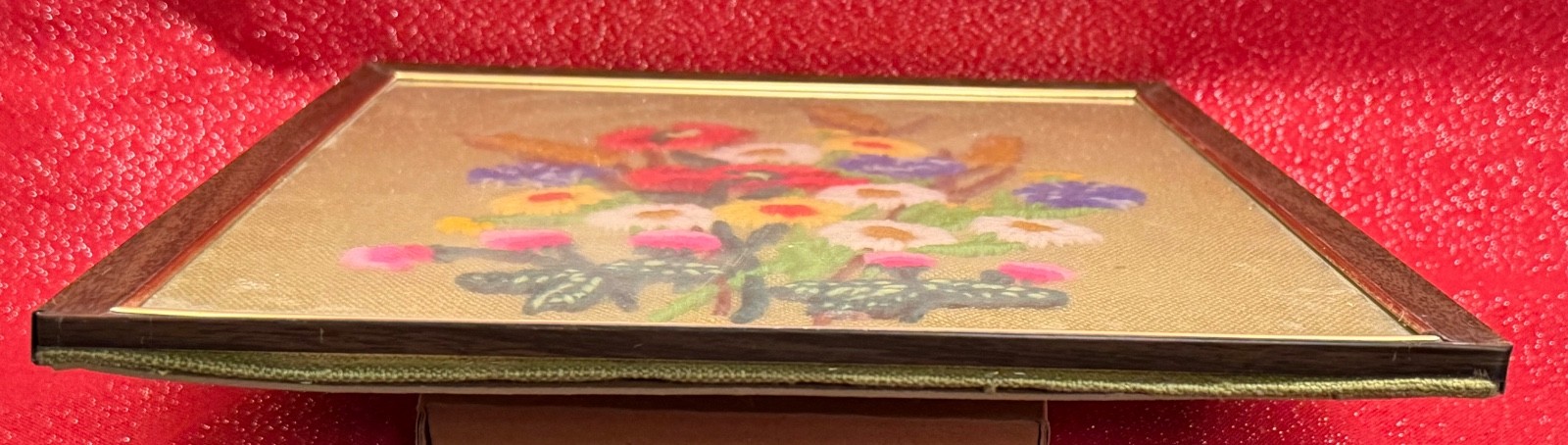 VINTAGE 1970s CREWEL EMBROIDERED PICTURE FRAMED – SUMMER MEADOW FLOWERS – GREAT!