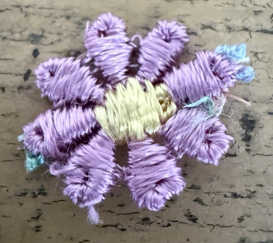 Vintage Pastel Flower Appliqués Embellishments Thread Lot