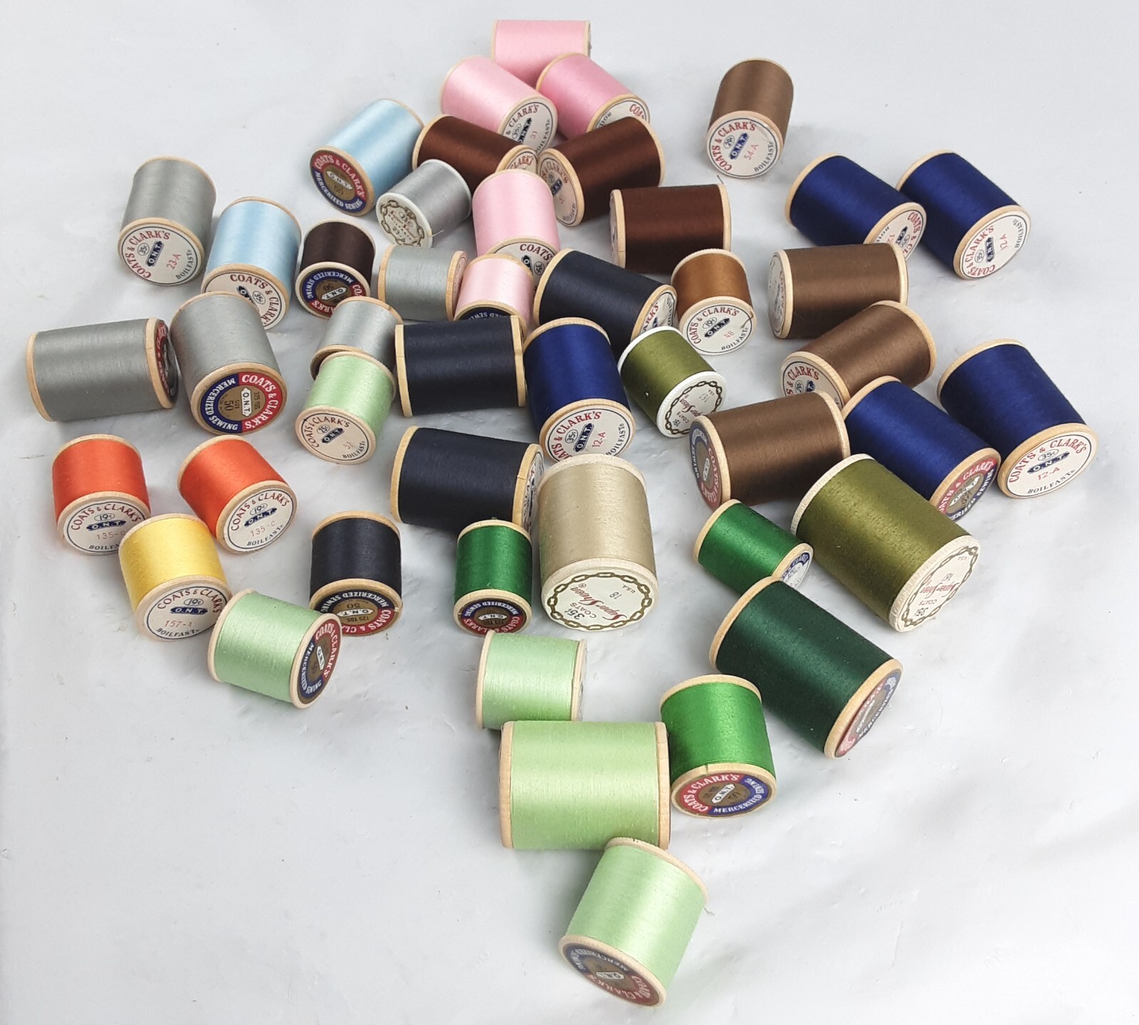Multi Lot of 46 Varies Threads Multicolor Coats & Clarks, JP & Coats