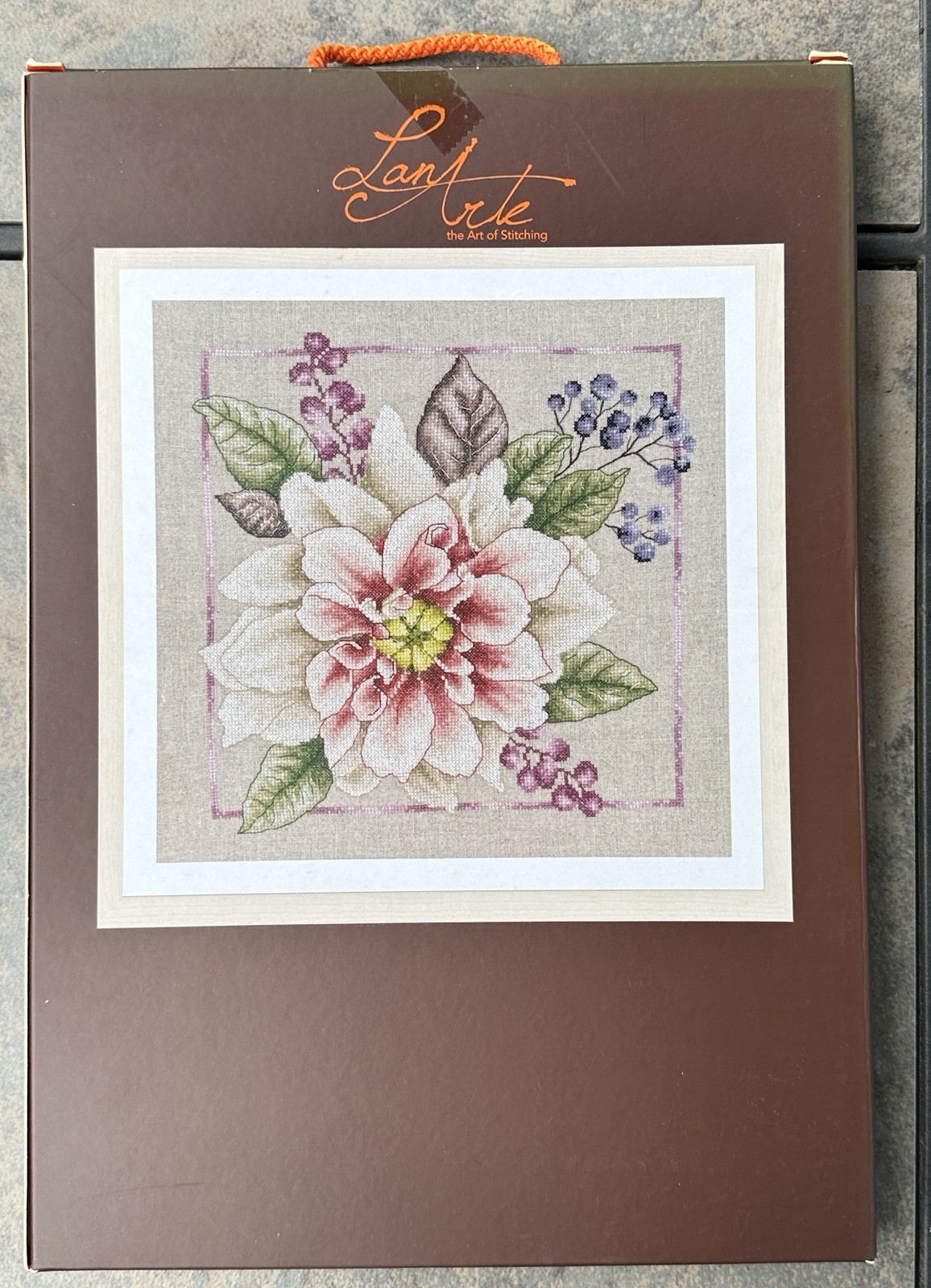 LANARTE Counted Cross Stitch Kit – HOME & GARDEN COLLECTION – FLOWERS