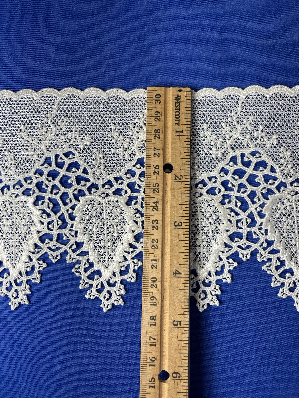 Vintage Bischoff Gamma (Thailand) Ltd. Ivory Lace 5 Inches x 5 Yards Long
