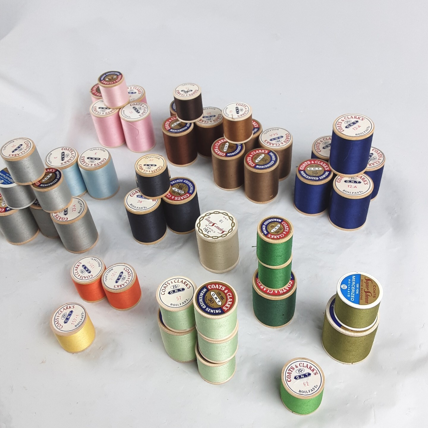 Multi Lot of 46 Varies Threads Multicolor Coats & Clarks, JP & Coats