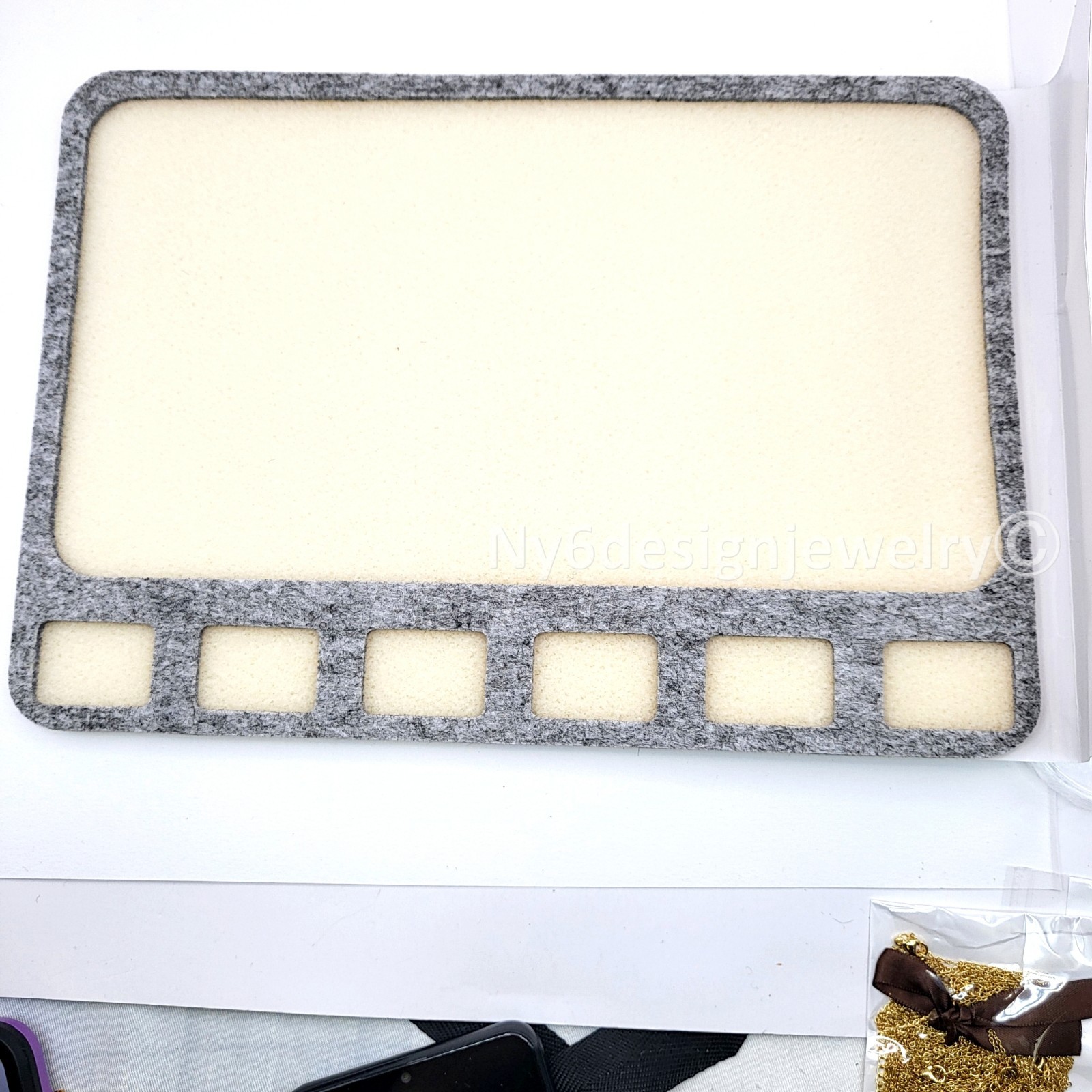 The Beadsmith Treasure Mat Bead Tray – Rectangle 14×11″ Beading Work Surface