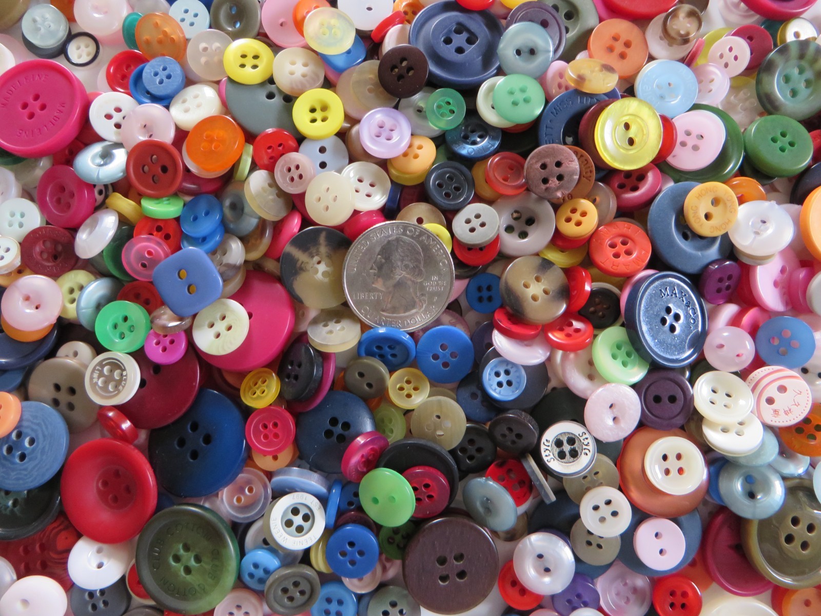 Lot of 300 Colorful Buttons Random Mix – NEW