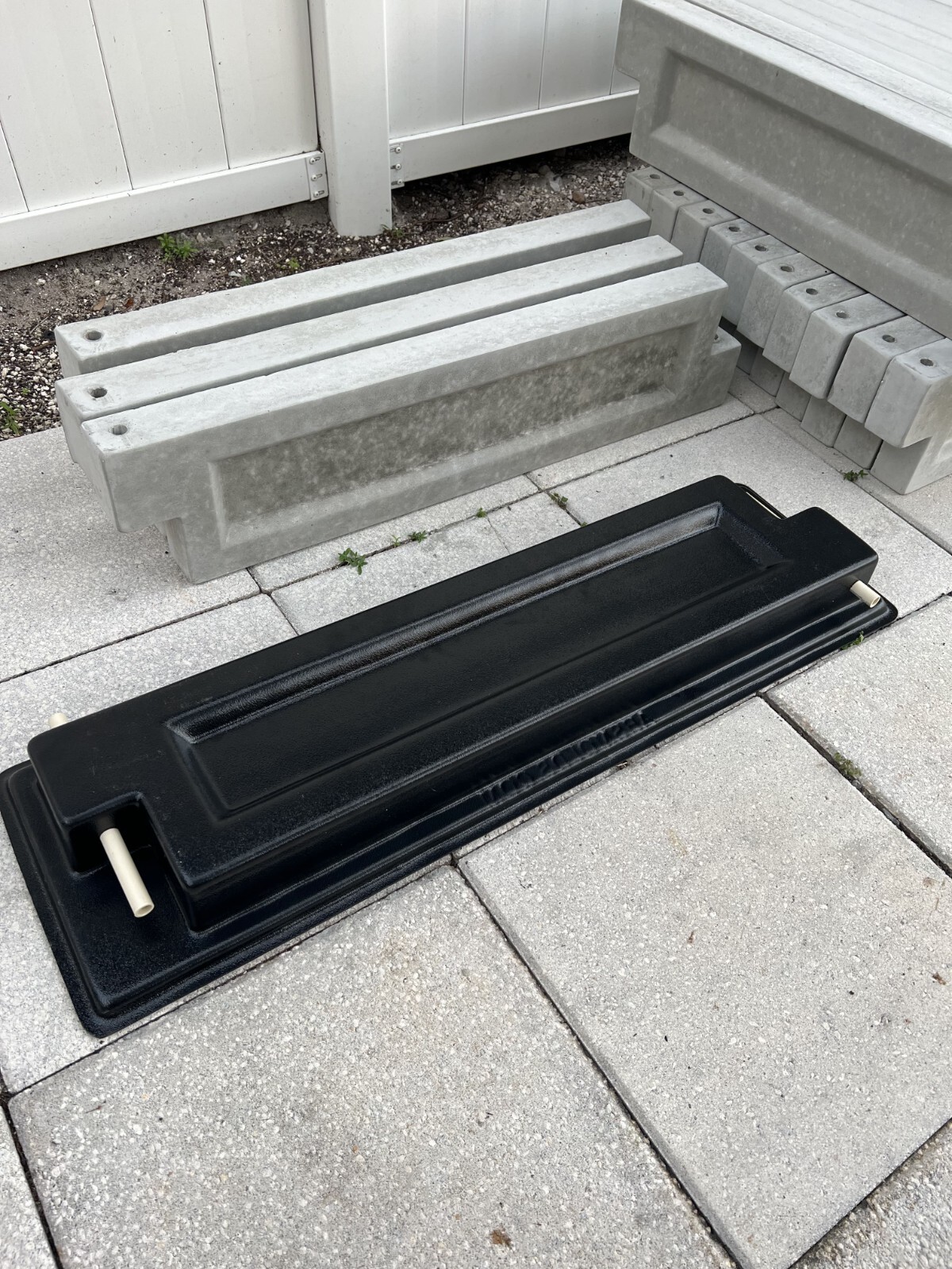 BedBlock Concrete Mold. Build Professional durable garden beds Fast and Easily. 