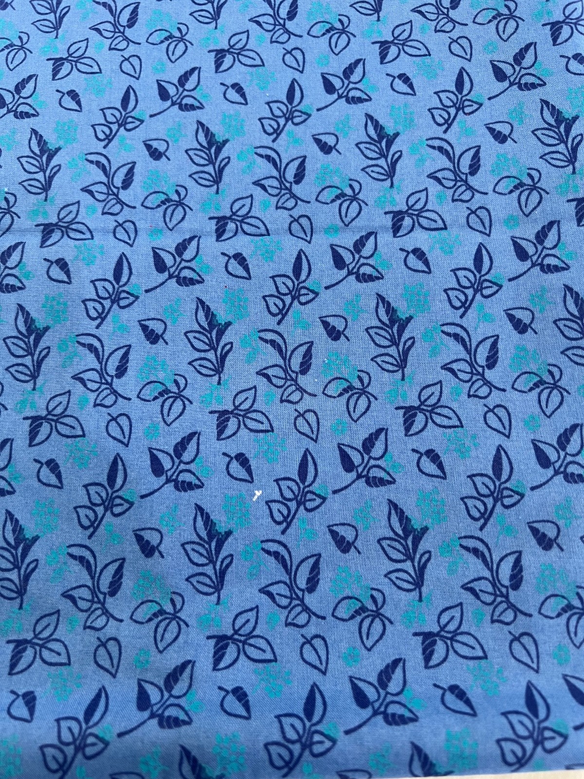 VTG 1 1/2 yard blue on blue leaves quilting cotton fabric