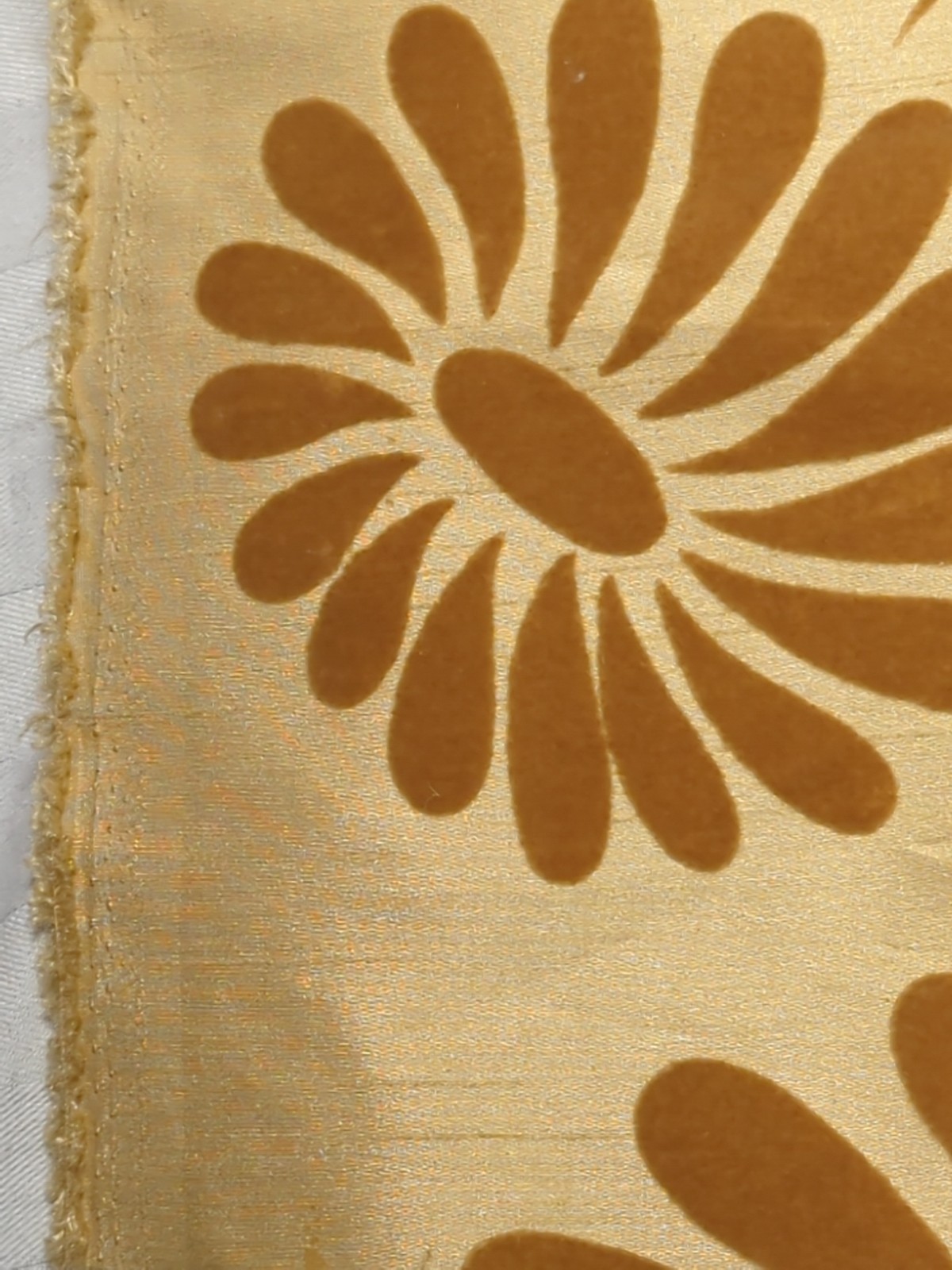 Vtg 60s Fabric Flocked Large Flowers Tan Gold Tafetta Duponi Velvet MCM 4 Yd 57″