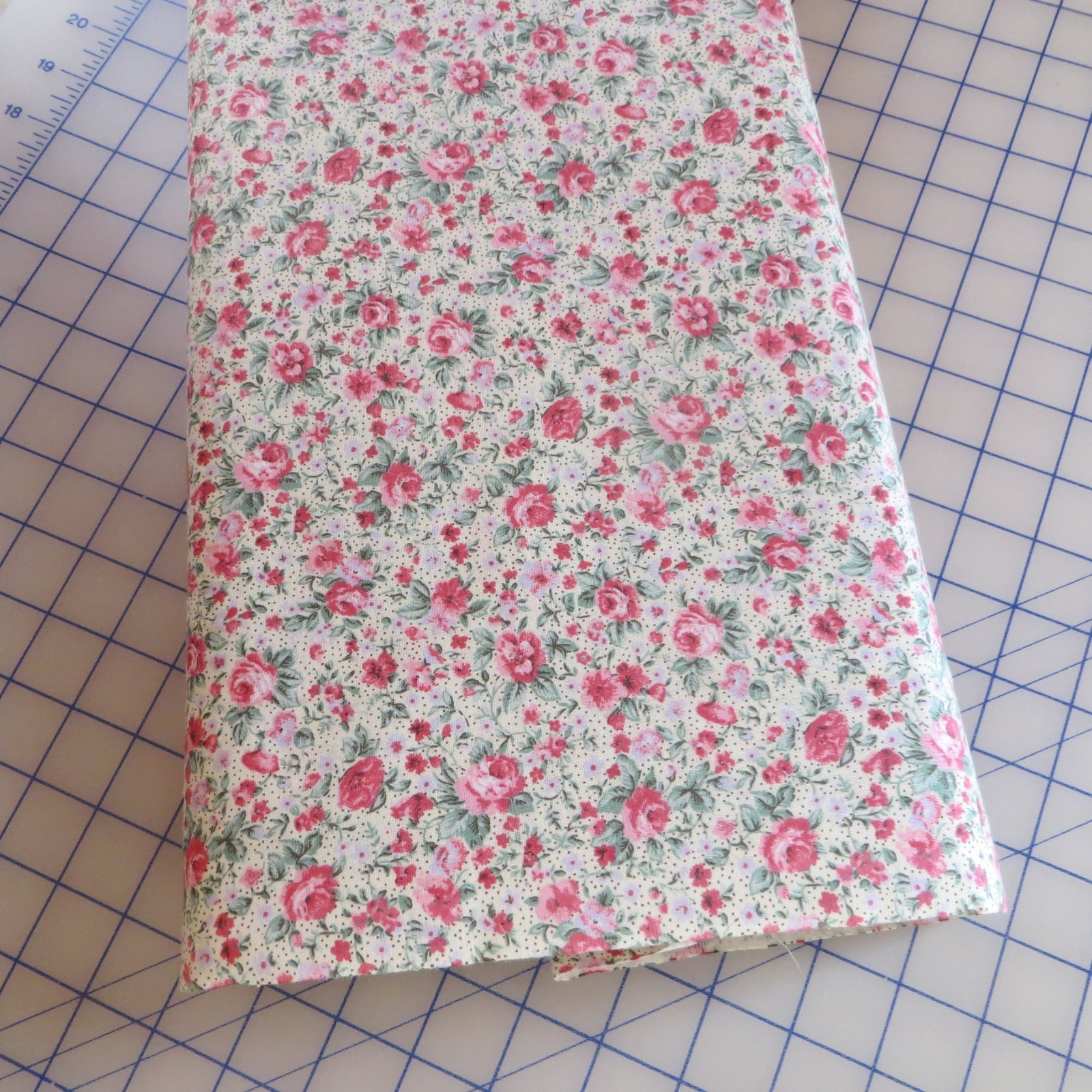 Yard ~ Country Floral Cottage Rose On Cream ~ $3.99 Ships Any Amount Of Fabric.