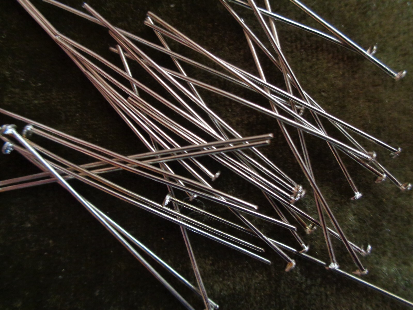 Head pin, Stainless Steel, 1-1/2 inches, 21 gauge. Sold pkg of 25.