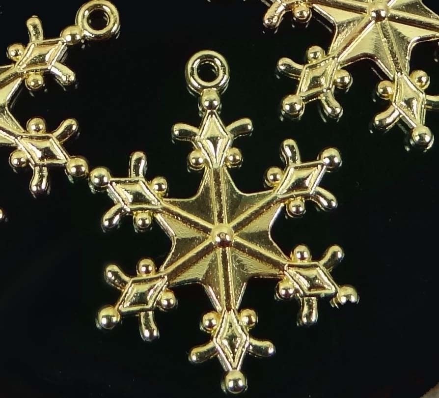 8 Snowflake Charms Golden Pewter Christmas Xmas Pendant Charm 28x21mm