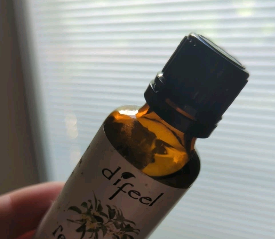 Tea Tree Oil 100% Essential Oil 90% Full Glass Brown Bottle