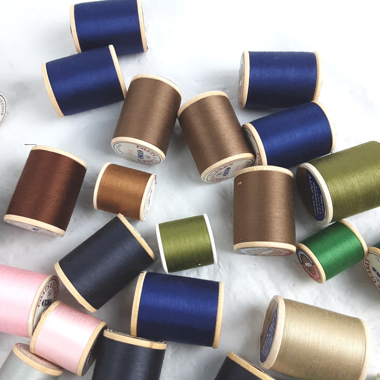 Multi Lot of 46 Varies Threads Multicolor Coats & Clarks, JP & Coats