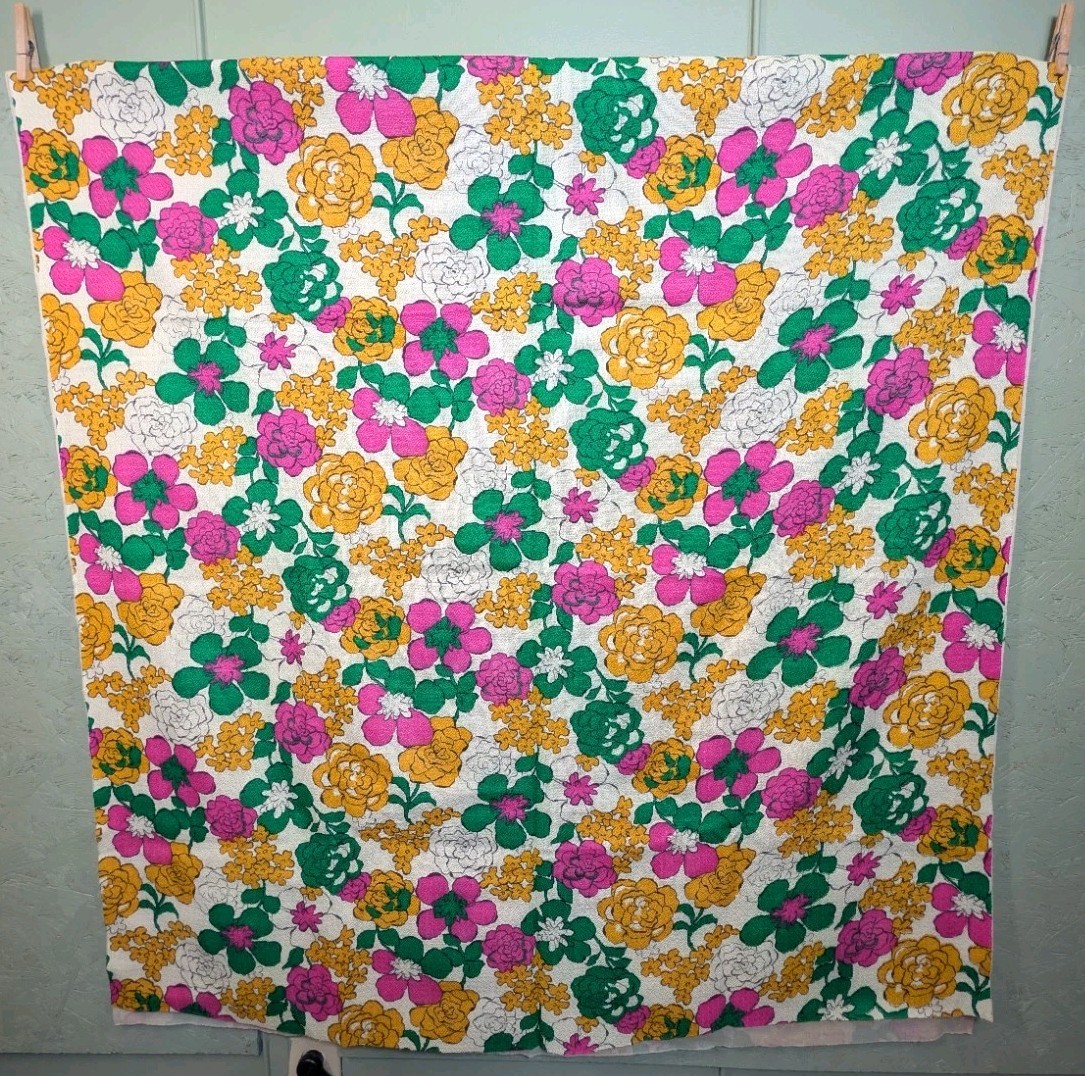 Vintage Bold Floral Print Fabric 46″x44″ 60s 70s Flowers 2 Way Stretch Polyester