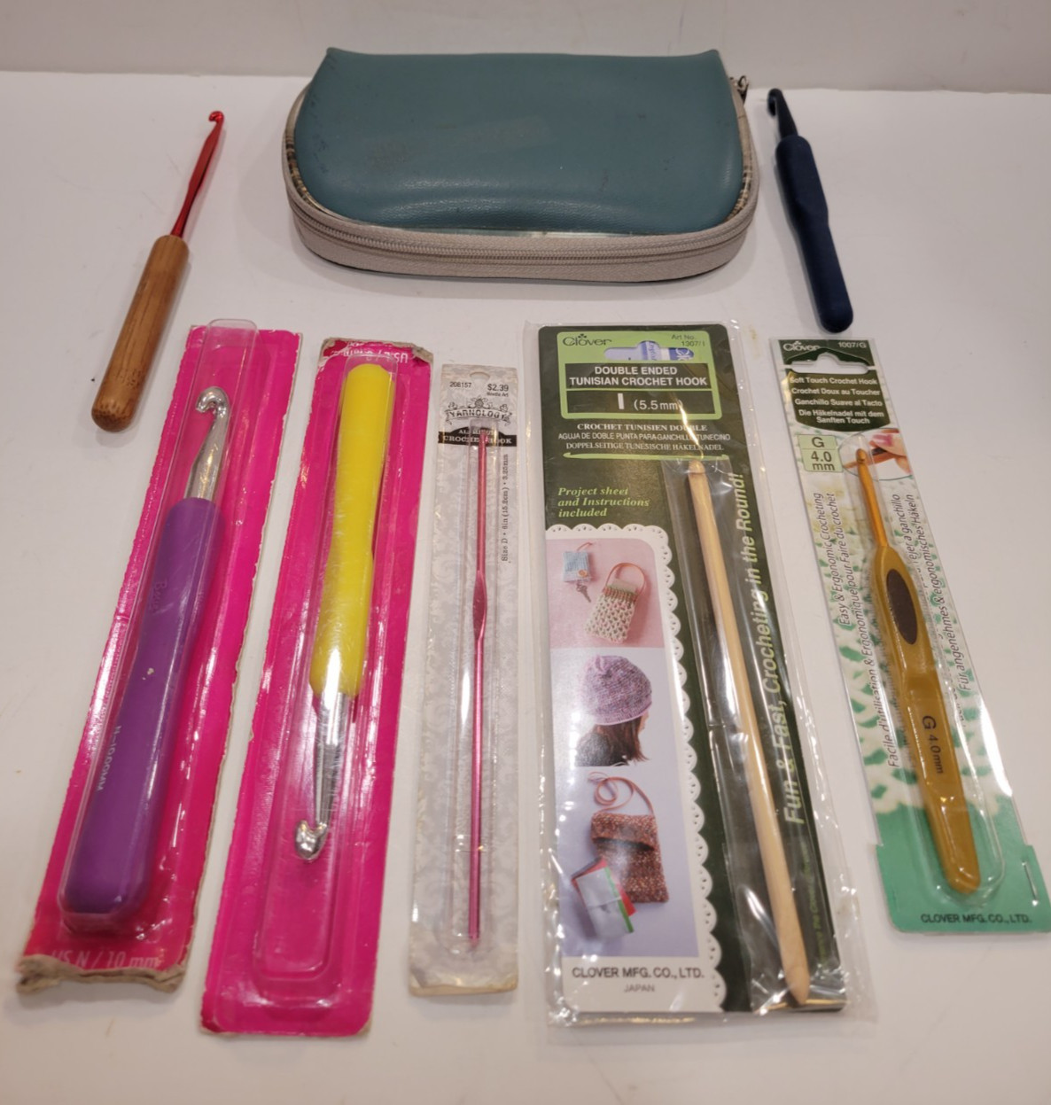 Lot Of Crochet Hooks Metal Wood Plastic Double End Large Handle Soft Touch Case