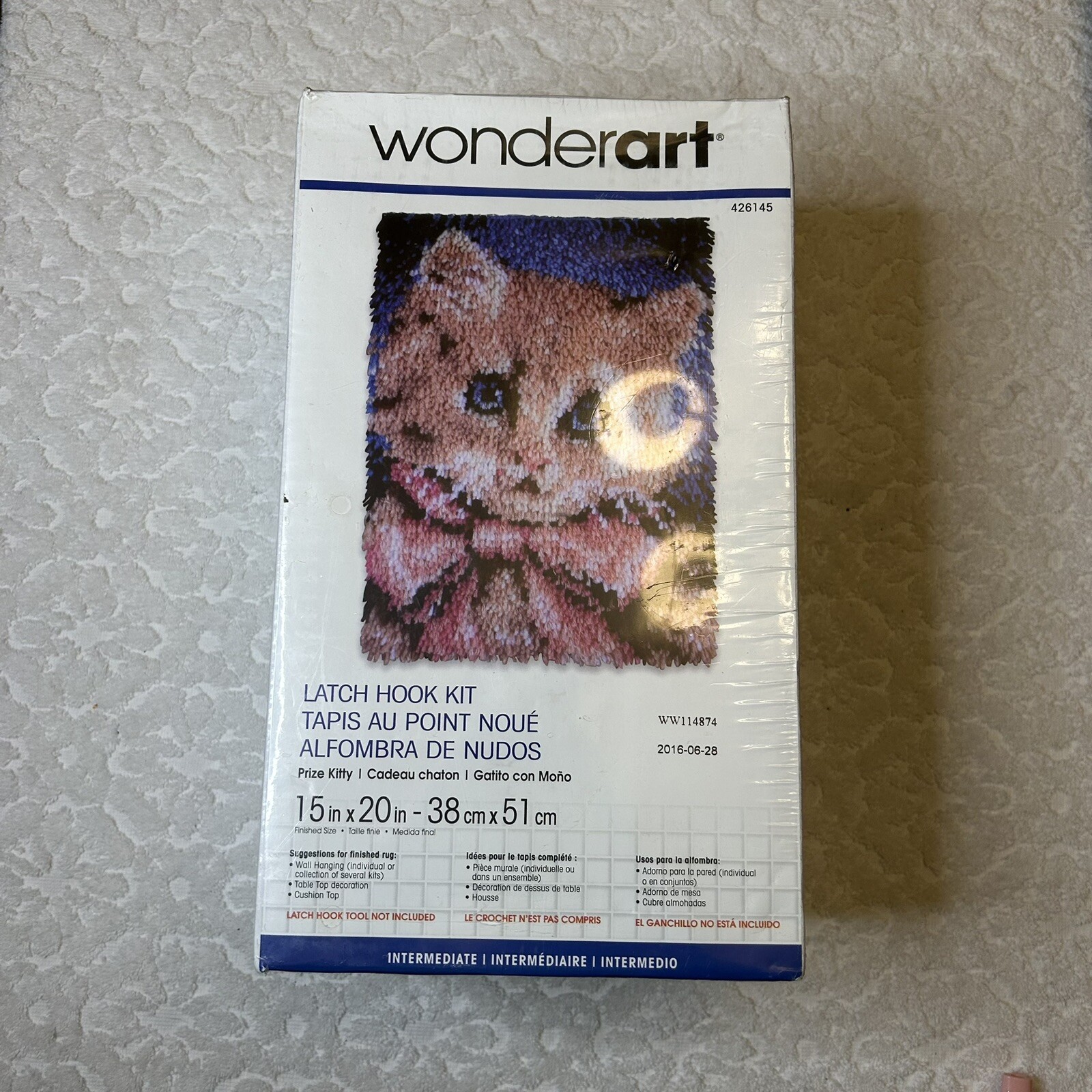 WonderArt Caron Prize Kitty 426145 Latch Hook Kit 15″x20″ New