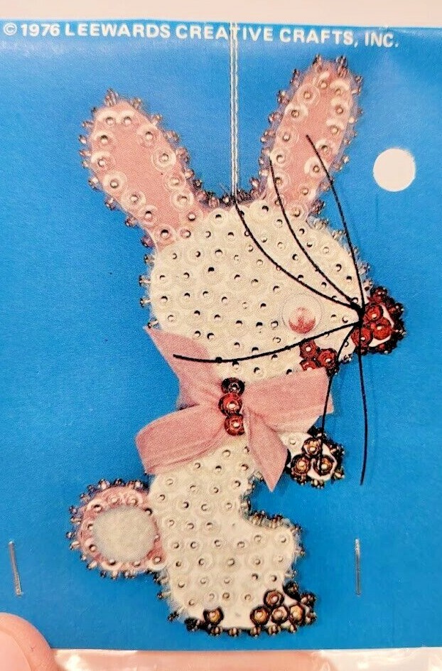 LeeWards COTTONTAIL BUNNY Vtg Easter Christmas Sequin Bead Ornament Kit Rabbit
