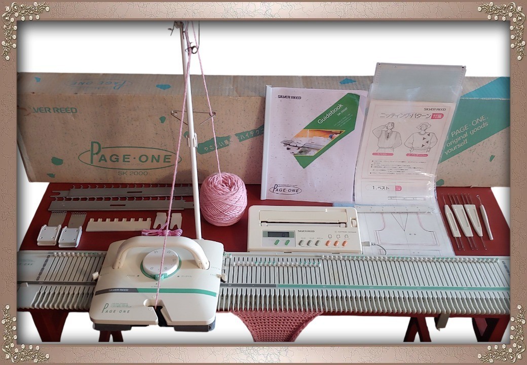 Silver Reed PAGE ONE SK2000 9mm 100 needles Knitting Machine made in Japan