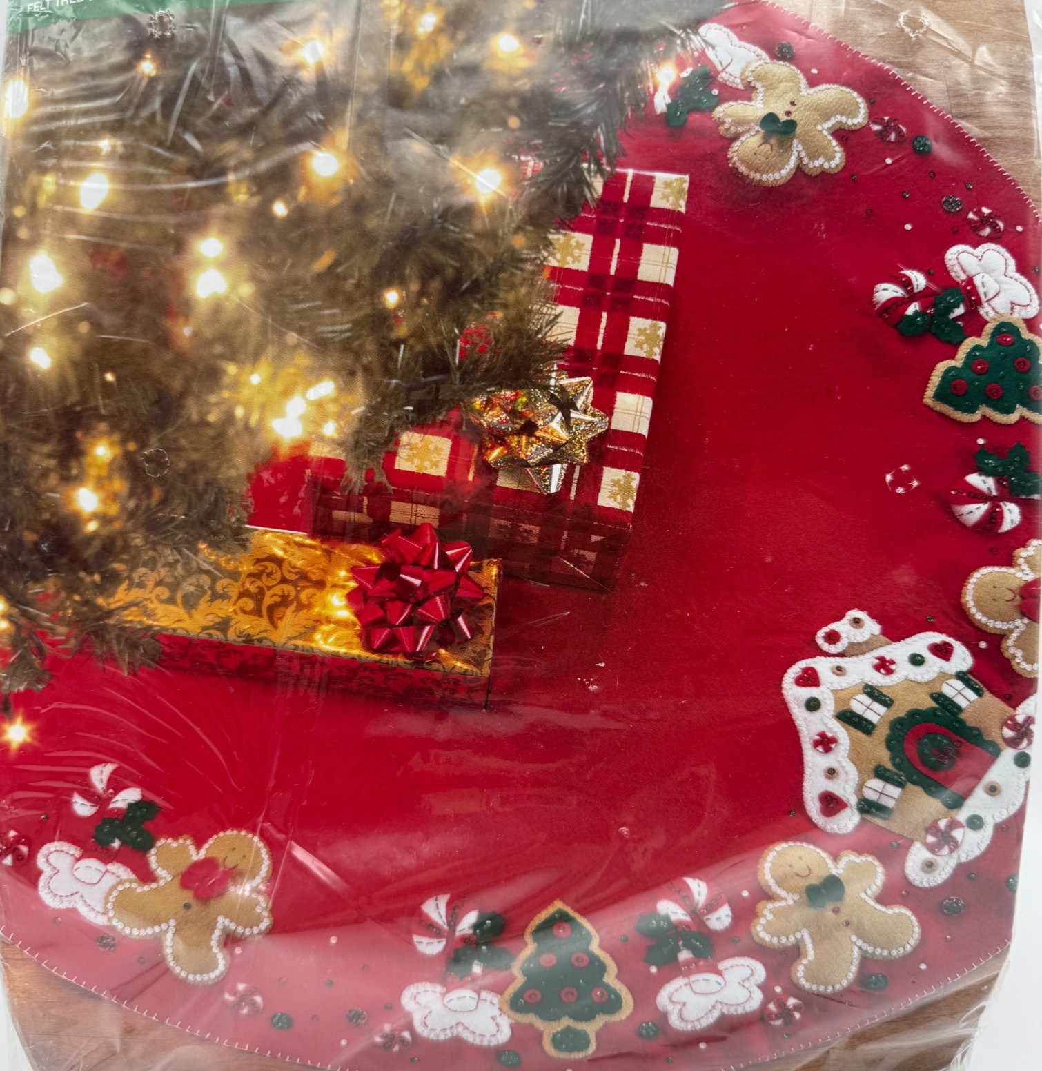 Bucilla Felt Christmas Tree Skirt Kit Gingerbread House 85133 NOS 43″ Sealed New
