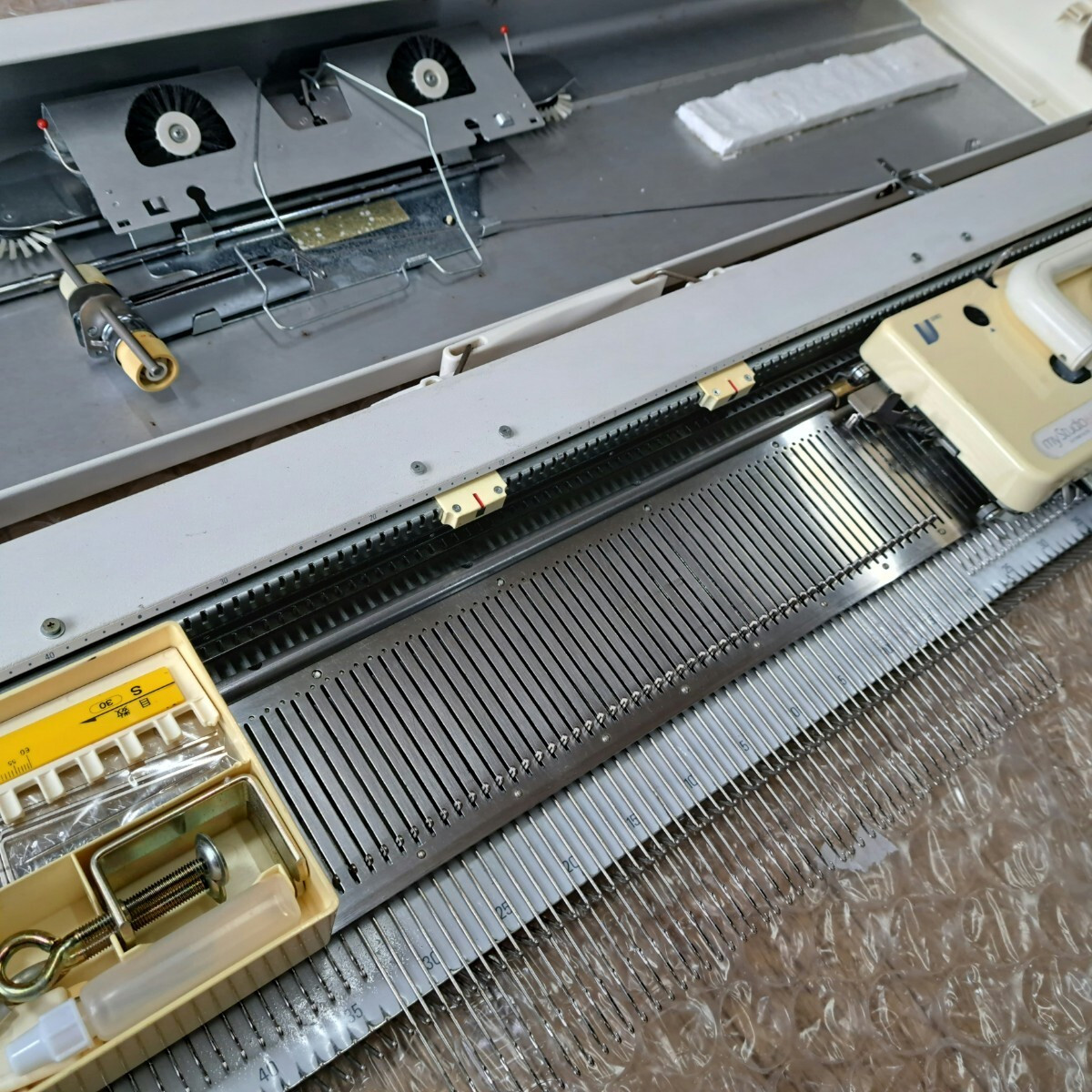 Silver Reed SK860 my Studio 6.5 Electronic Knitting Machine Serviced Tested