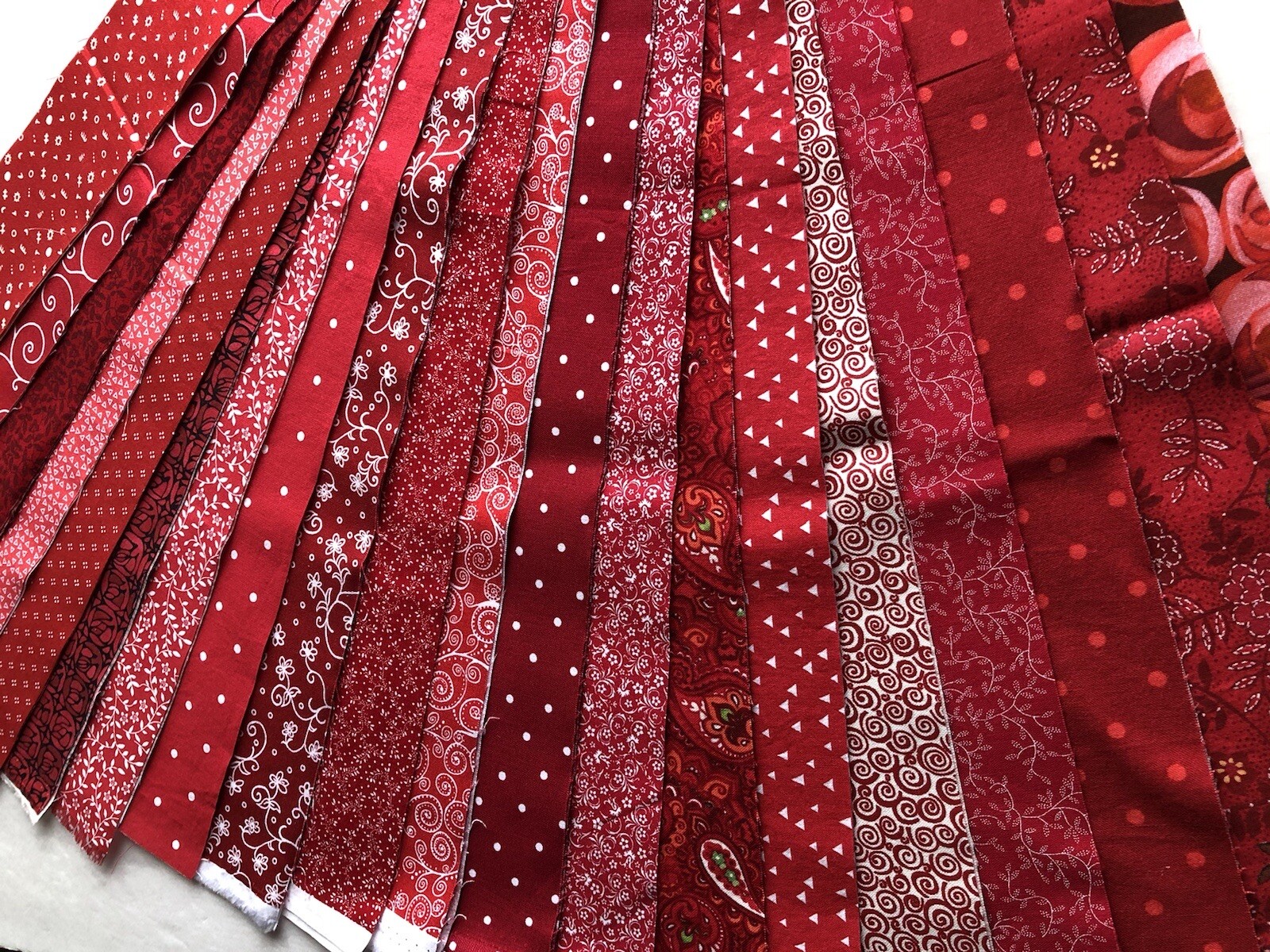 20 All Different Red 2.5 “ X WOF Jelly Roll 100% cotton fabric quilting strips