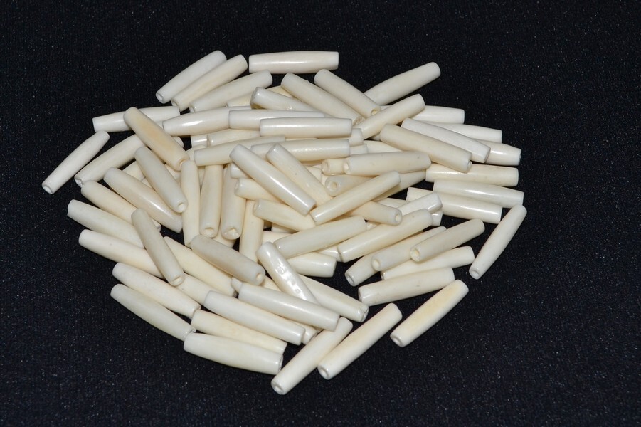 500 PCS WHITE BONE HAIR PIPE CHOKER BEADS PENDANTS 1″