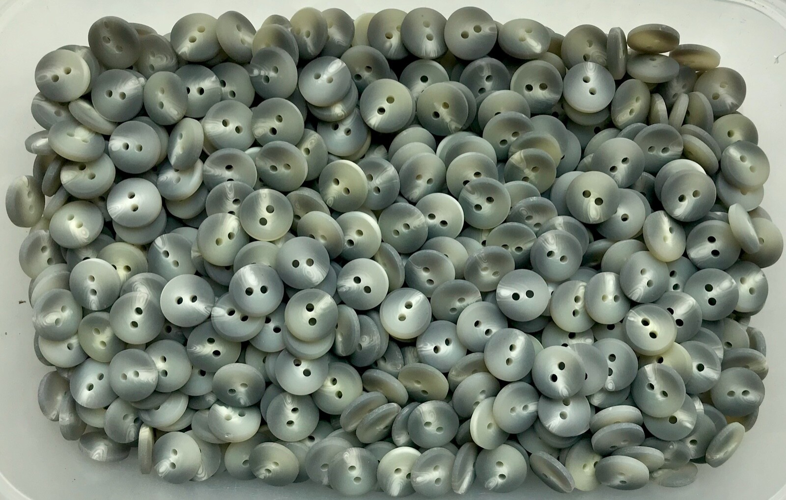 Buttons Small 14mm 22L Light Grey Cream Swirl 2 Hole Craft Sewing Button (W784)