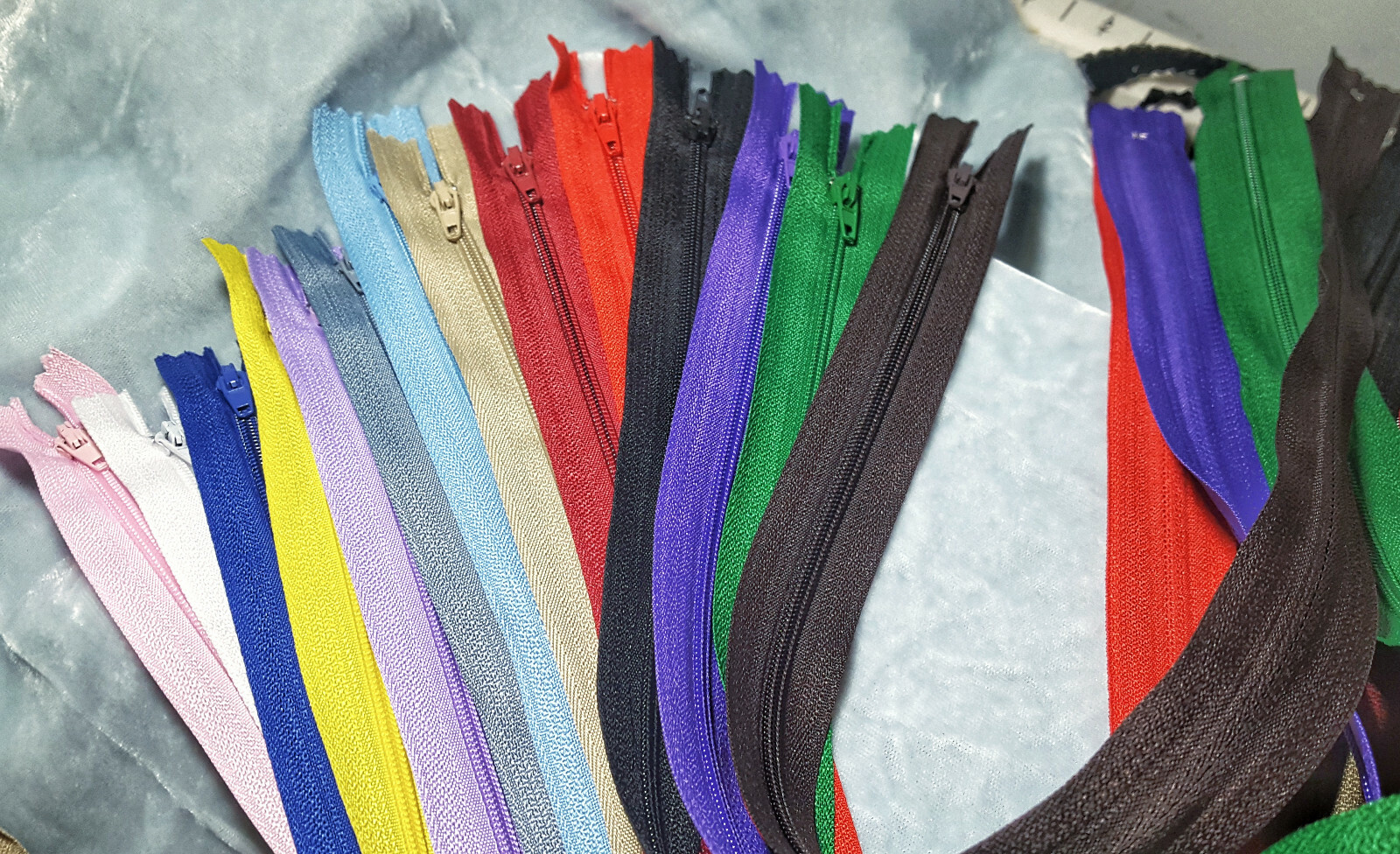 Regular Nylon Coil Plastic Closed End Zippers 7″ 9″ 12″ 16″ 22″ choose colors
