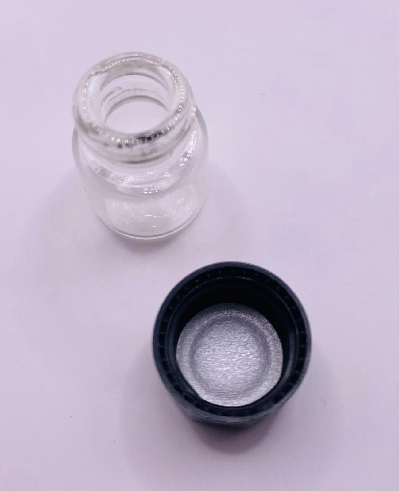 [144 Pack] 1.5 ml Clear Glass Vials with Black Closed Top Screw Caps (0.4 Dram)