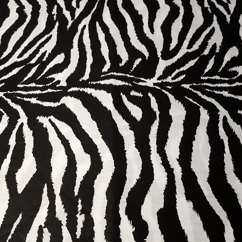 ZEBRA STRIPE PRINT POLY COTTON FABRIC 60″ BY THE YARD BLACK WHITE TIGER STRIPE