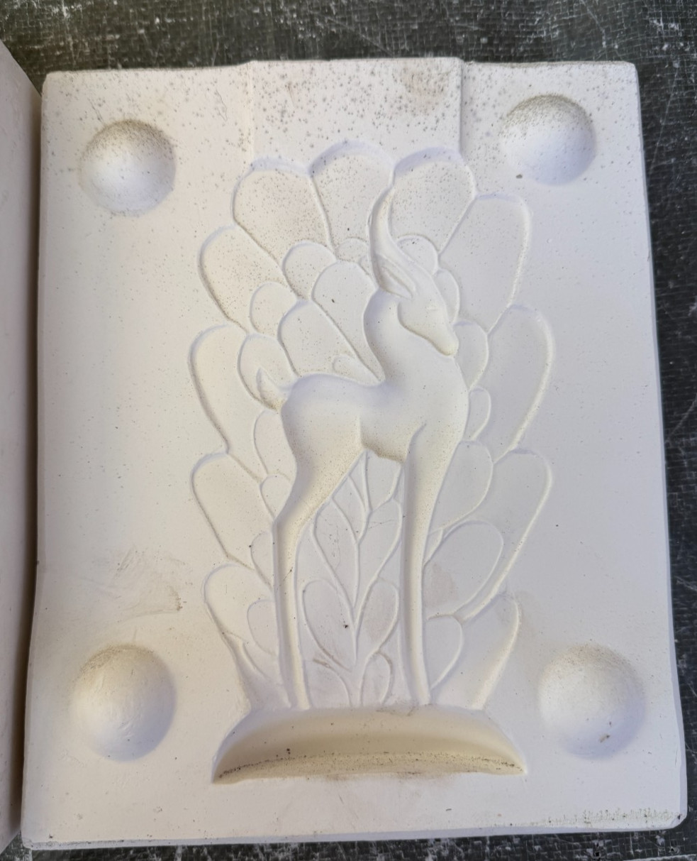 VINTAGE NO BRAND NAME CERAMIC MOLD #46 DEER VASE