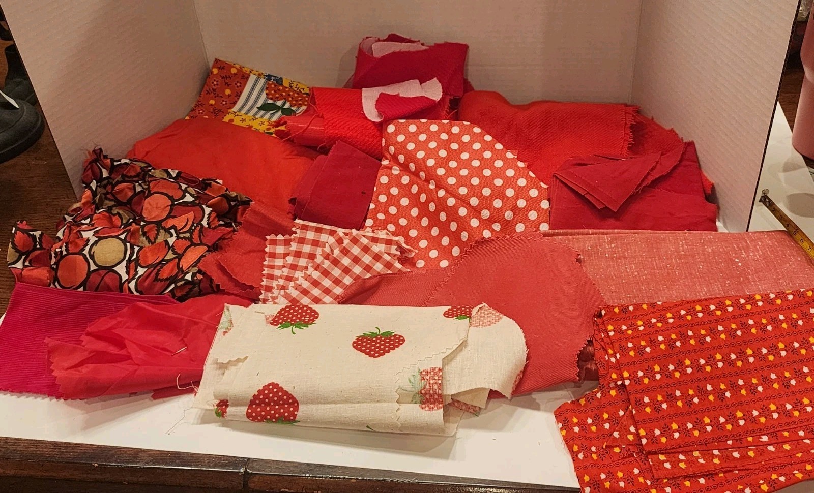 Vtg 2.1 lb Mixed Lot Red Retro Fabric Remnants Scraps Sewing Crafts Quilting