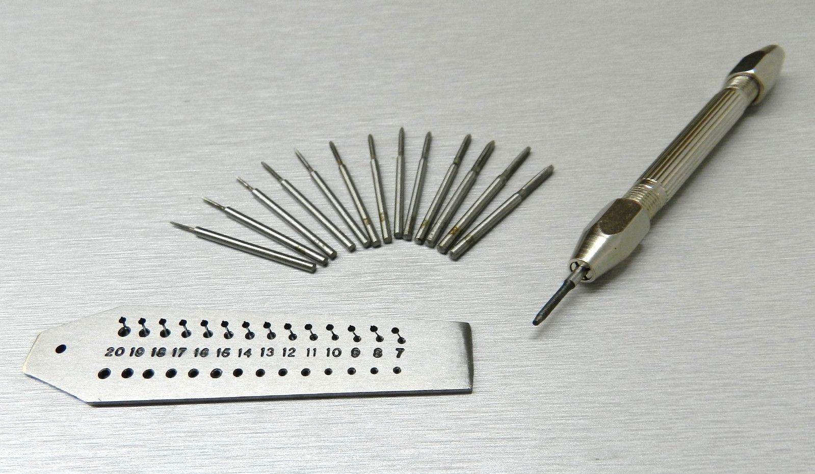 Mini Tap and Die Set 14 Taps & Screw Plate 0.7-2mm + Pin Vise Thread Making Set