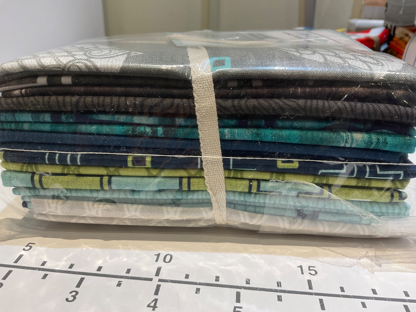 Quilt Addicts Anonymous Fat Quarter Bundle 13 pieces