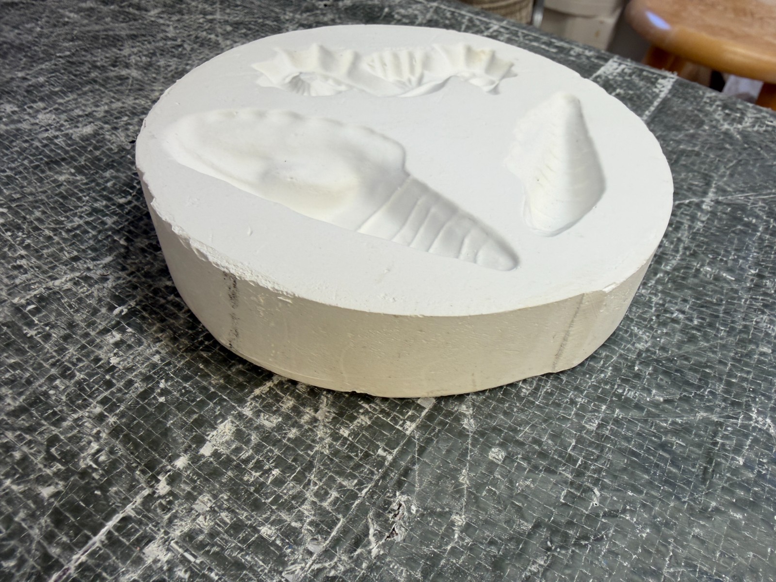 VINTAGE NO BRAND NAME CERAMIC MOLD #54 SEAHORSE SHELLS