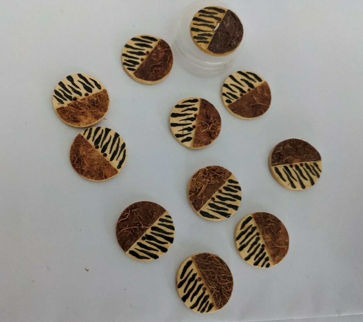 Coconut shell 2 hole button 20mm