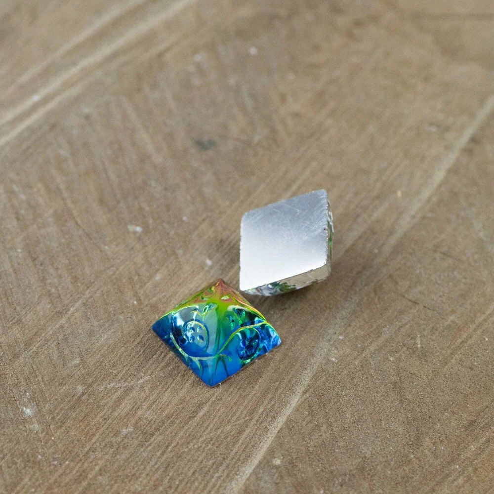 12mm Preciosa Vitrail Glass Etched Pyramid Cabochons 13x7mm (2) cab580K