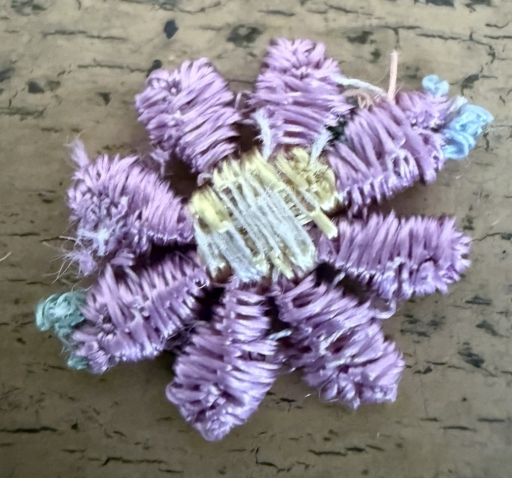 Vintage Pastel Flower Appliqués Embellishments Thread Lot