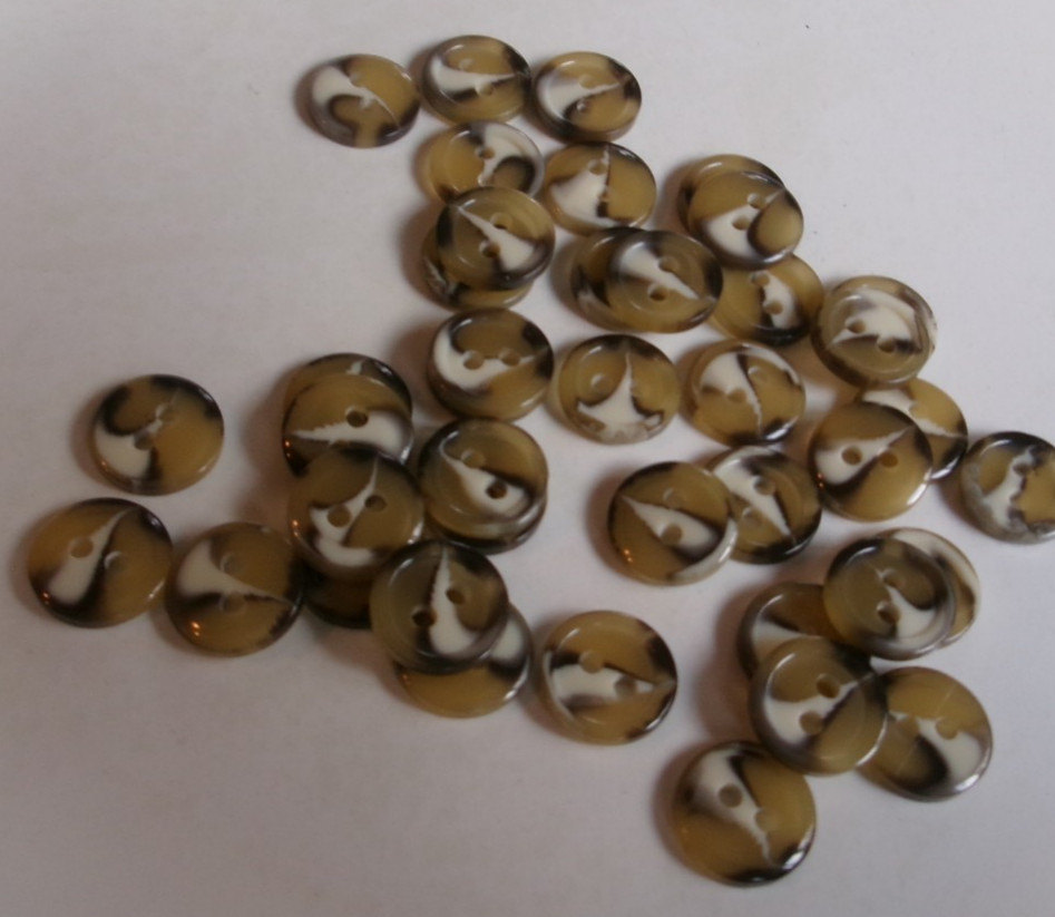 LOT OF 40 BROWN MULTI-COLOR 7/16th INCH 2 HOLE BUTTONS, NEW