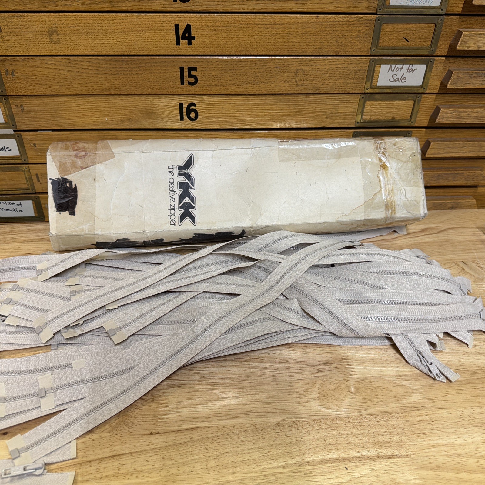 Vintage YKK Heavy Duty Zipper Tan Beige Lot Of 40 Old Stock Unused Box NOS 20”