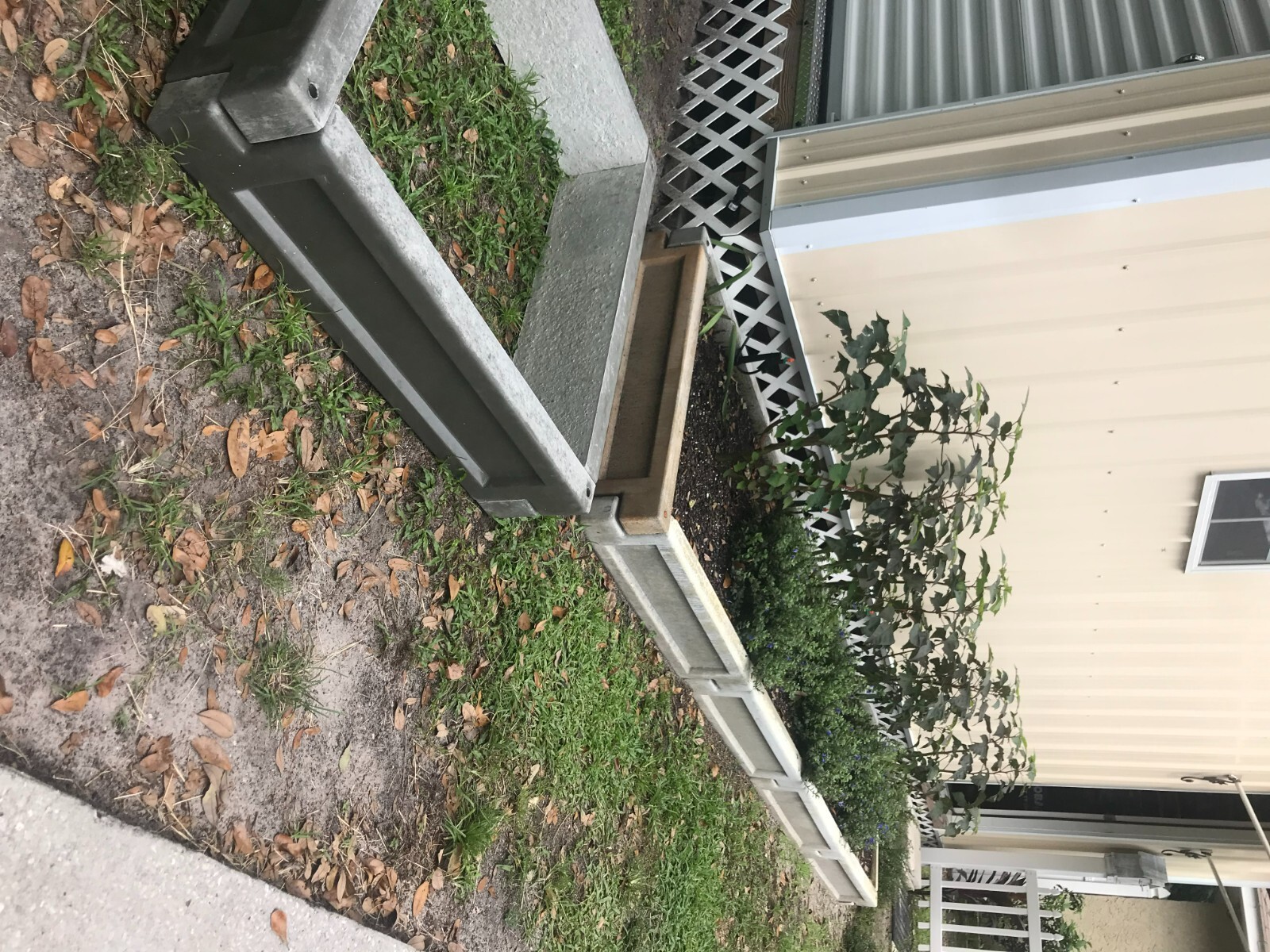 BedBlock Concrete Mold. Build Professional durable garden beds Fast and Easily. 