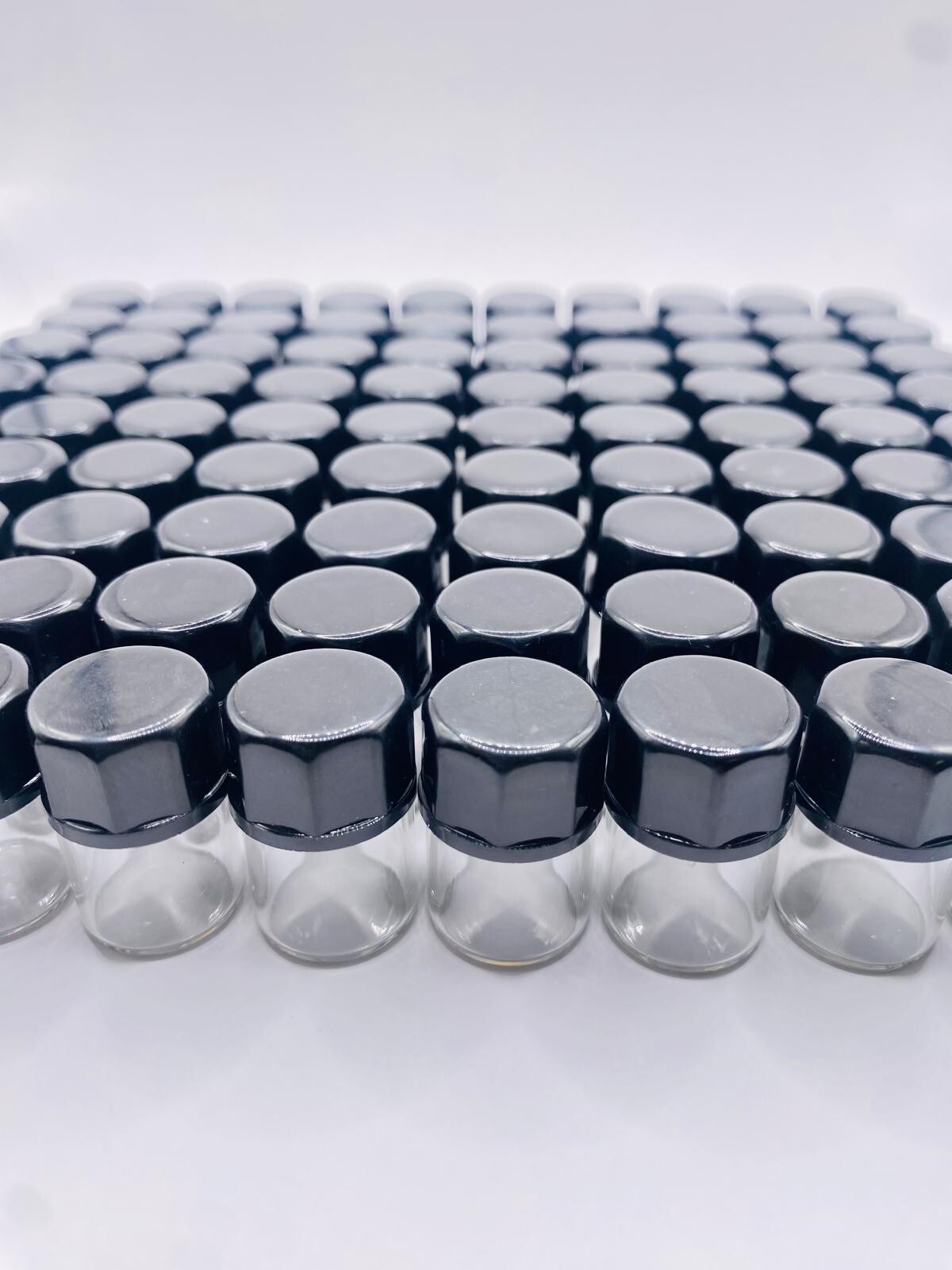 [144 Pack] 1.5 ml Clear Glass Vials with Black Closed Top Screw Caps (0.4 Dram)