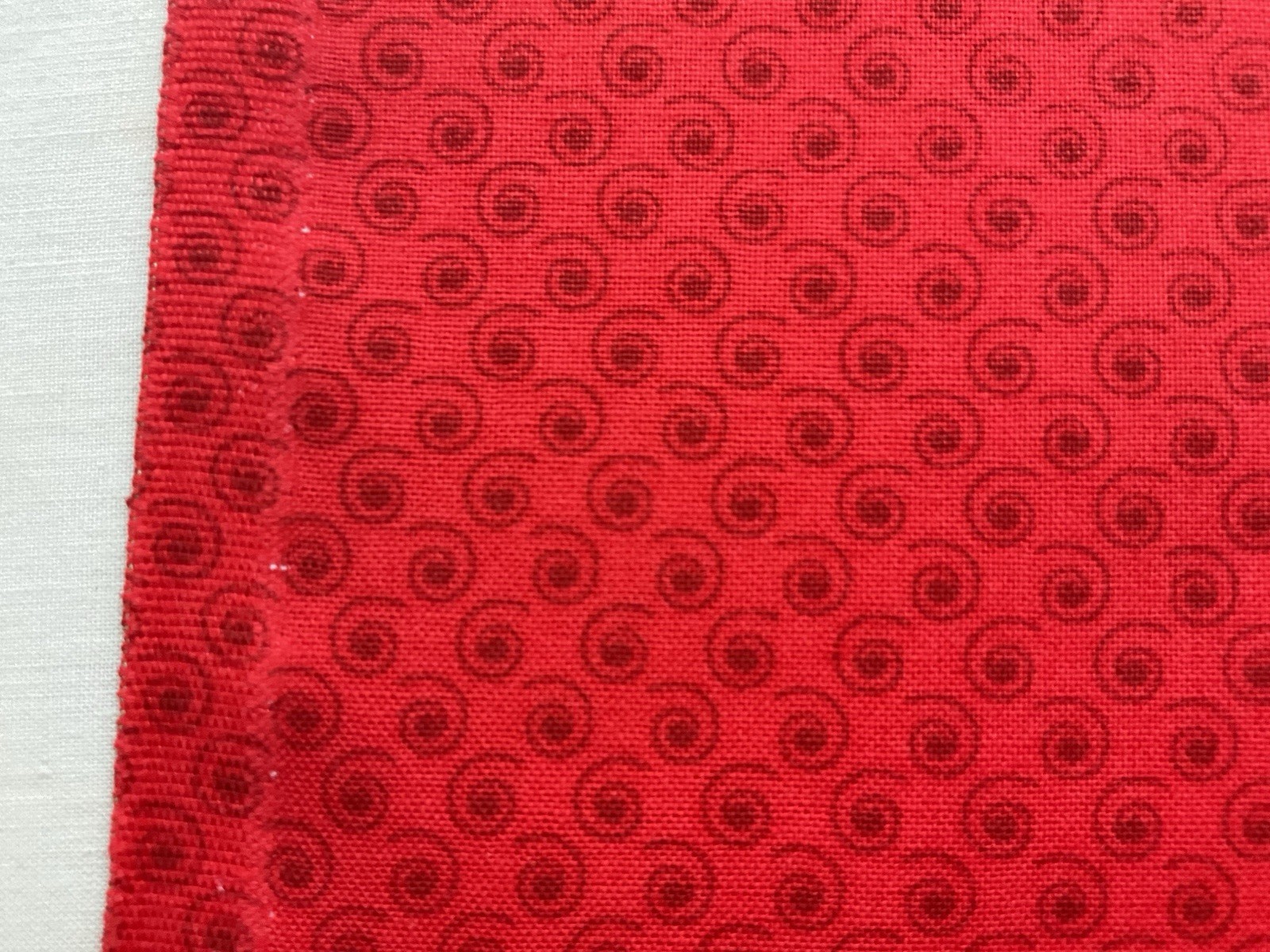 cotton fabric Red Polka Dots Red By Henry Glass 44”x 30”　204