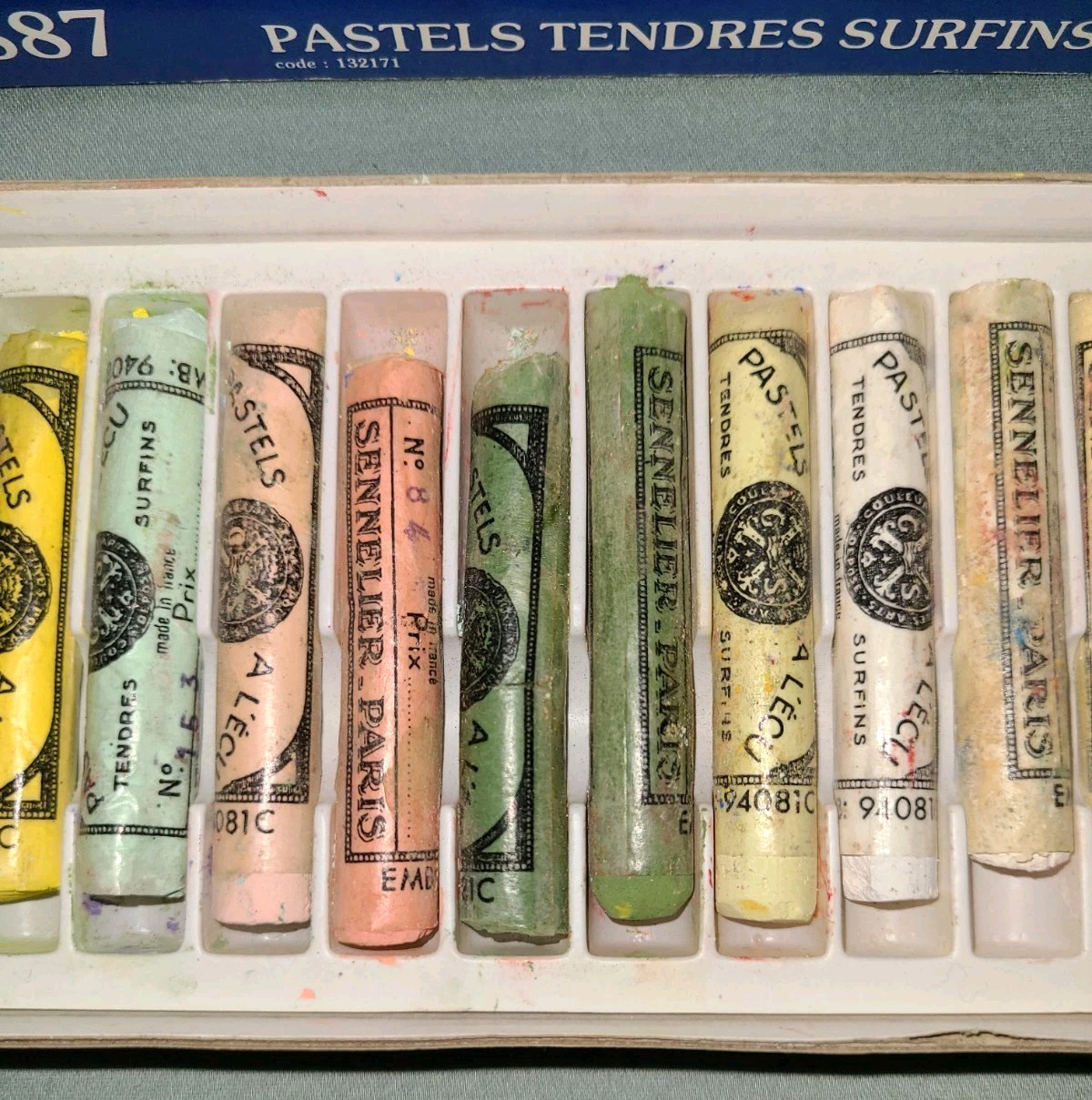Vtg Sennelier Pastels Tendres Surfins “A L’Ecu” extra soft 25 asst colors 132171