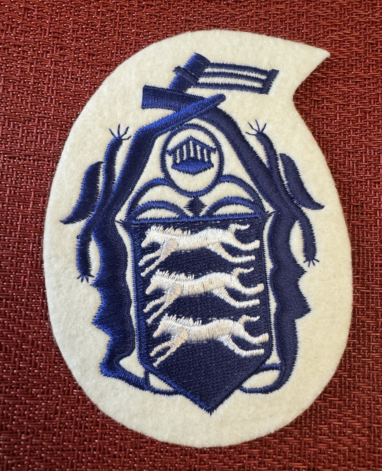 UNKNOWN Origin COAT OF ARMS Felt Type PATCH Three White Horses On Blue Clean