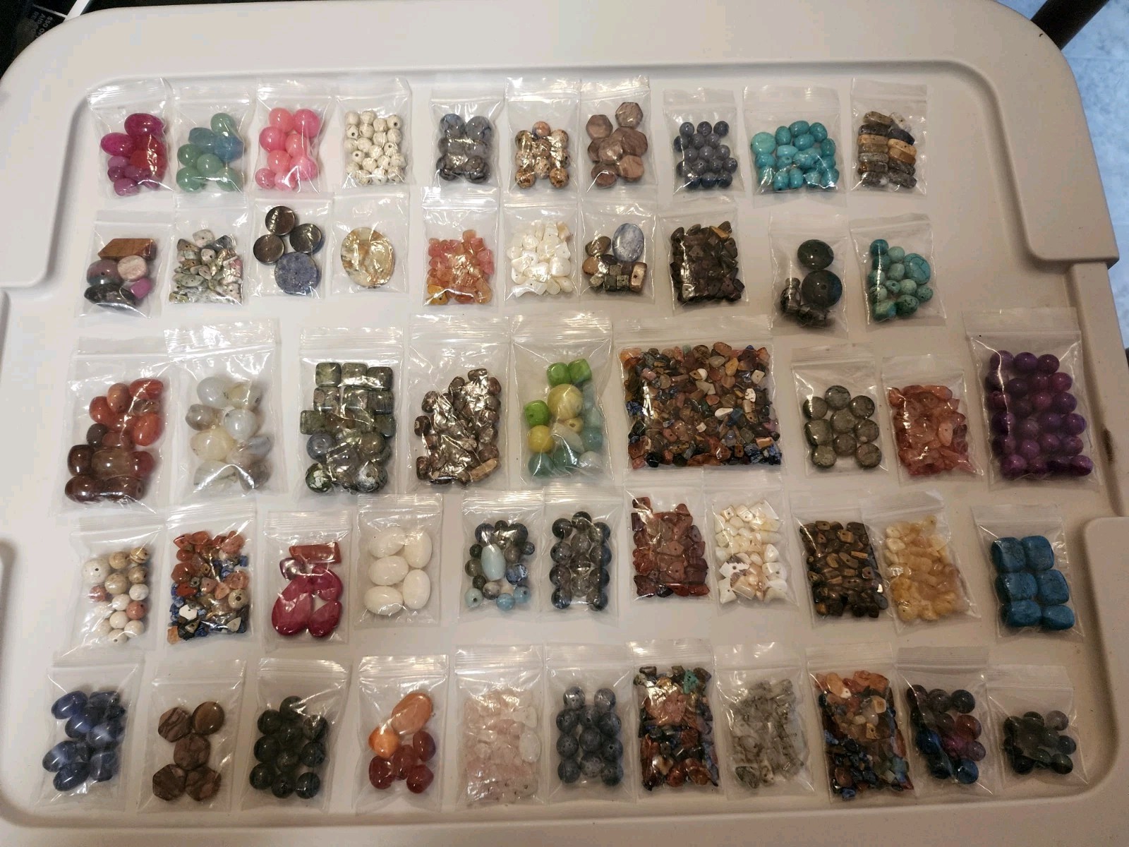 Mixed Lot of Loose Gemstone Beads Agate Carnelian Tigers Eye Rhondonite Lapis++