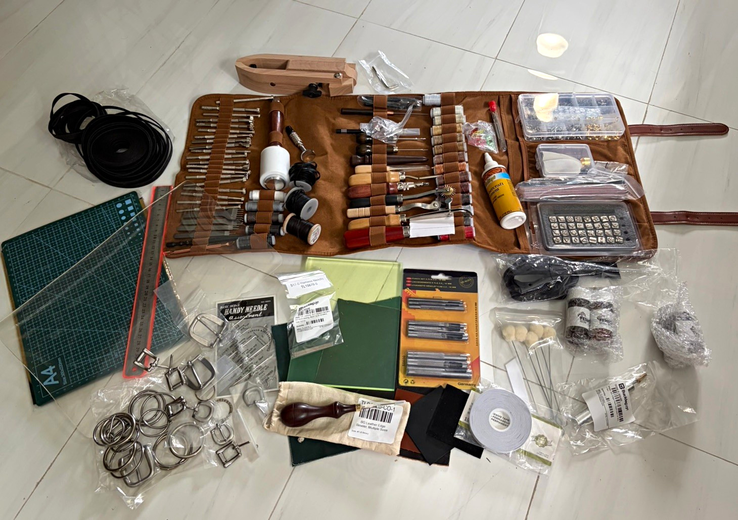 Leatherworking Tool Supply Mega Lot Buckleguy, Fenice, CS Osborne, Stiching Pony