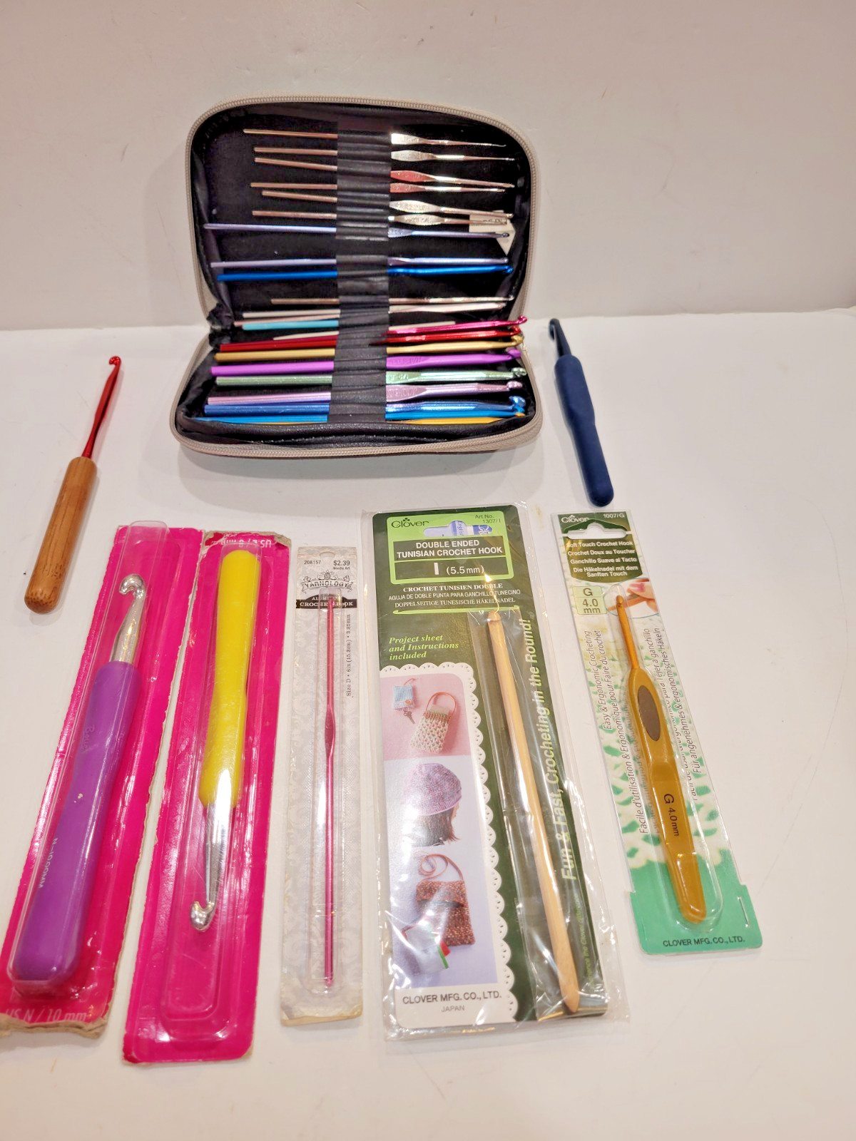 Lot Of Crochet Hooks Metal Wood Plastic Double End Large Handle Soft Touch Case