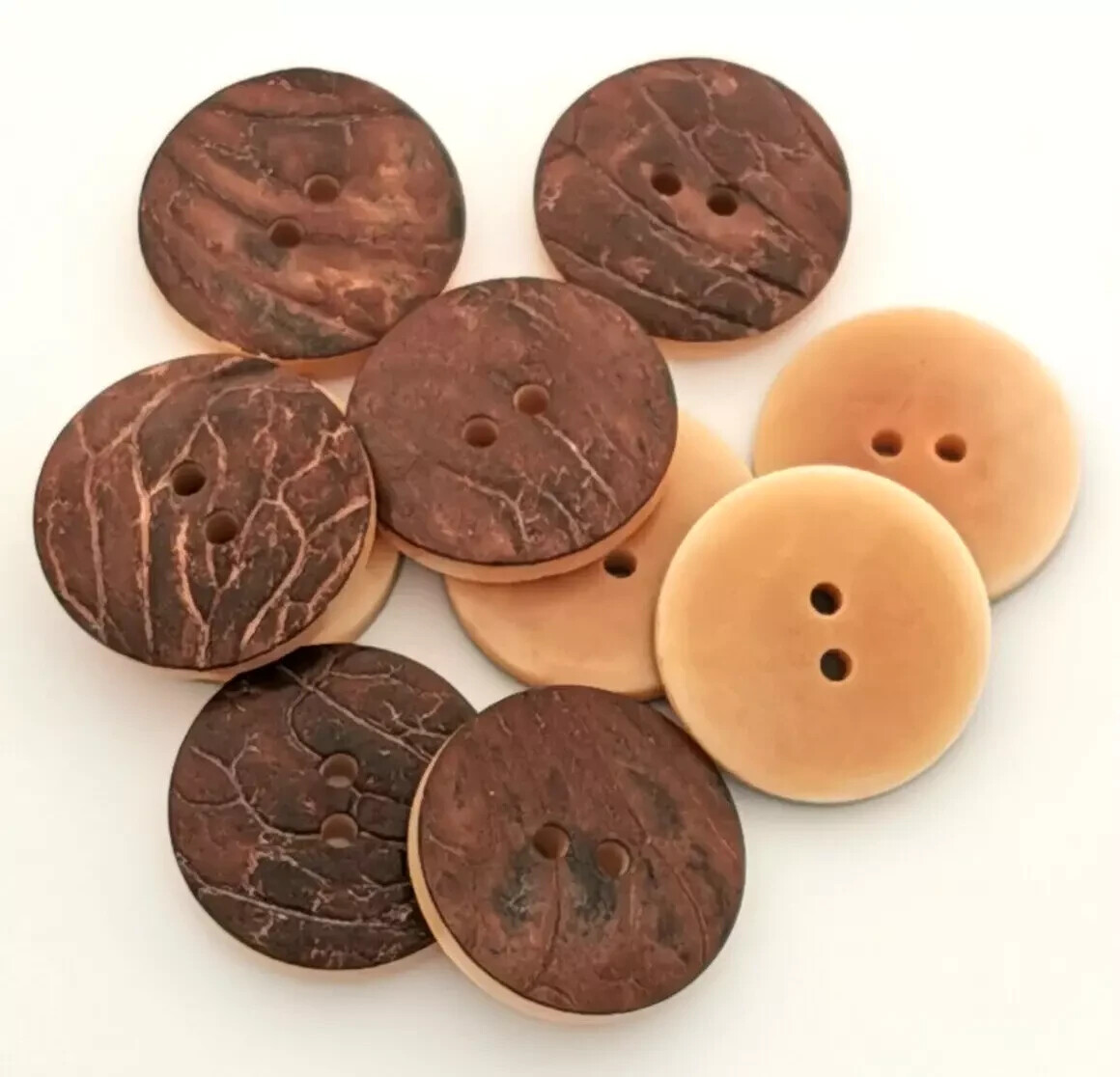 B 4. LOT OF 10 VINTAGE BUTTONS (0.20 cts pcs) 25mm.