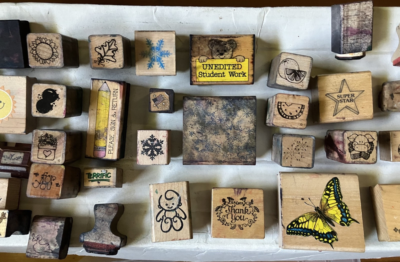 Lot of 100’s of Rubber Stamps, All Kinds LOOK!