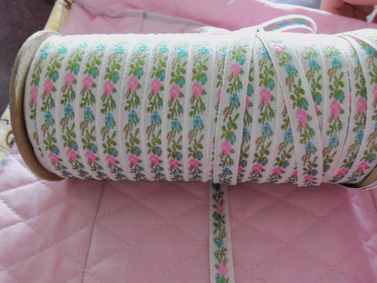 10 YARDS VINTAGE JAPAN WHITE/PINK/AQUA FLORAL 3/8 INCH WIDE JACQUARD TRIM